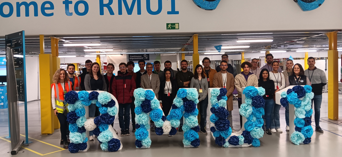 Imagen Los estudiantes de la UPCT visitan las instalaciones de Amazon en la Región